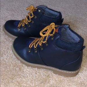 Boys boots